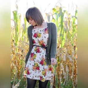 Tea n' rose half sleeve cream dress with red orange fall florals Sz S